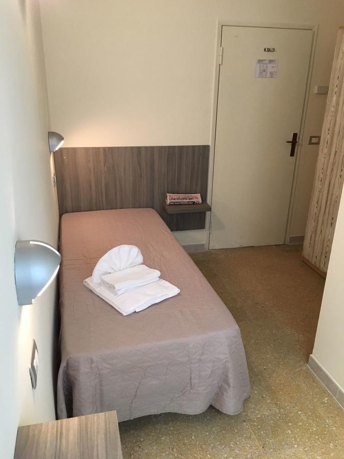 Hotel Rebola リミニ エクステリア 写真