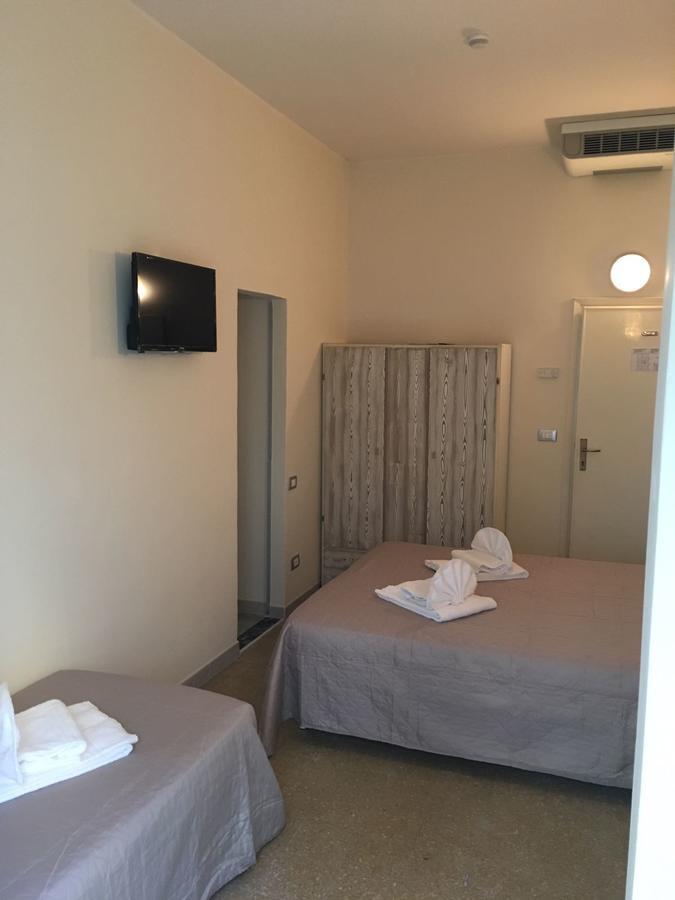 Hotel Rebola リミニ エクステリア 写真